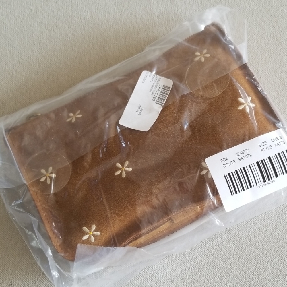 Madewell Daisy Embroidered Suede Crossbody - Picture 5 of 6